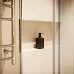 Апартаменти Luxury With A Park View *